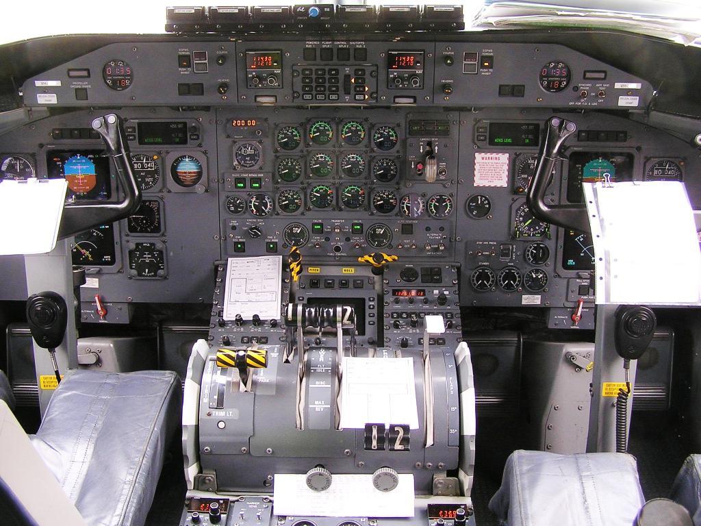 DHC-200 FLTDECK.JPG