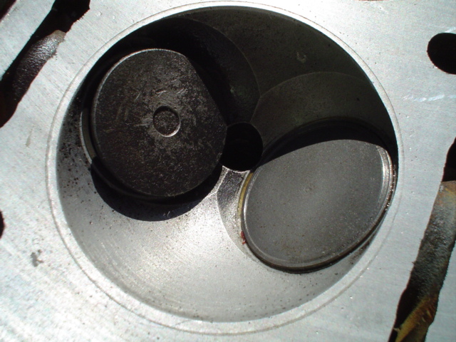 Her the groove from the irdge can be seen