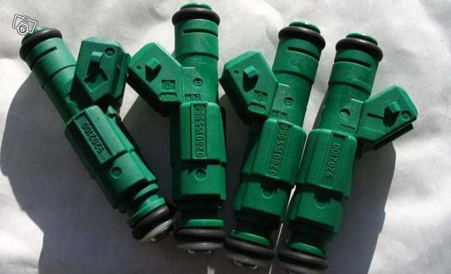 Green Volvo R injectors