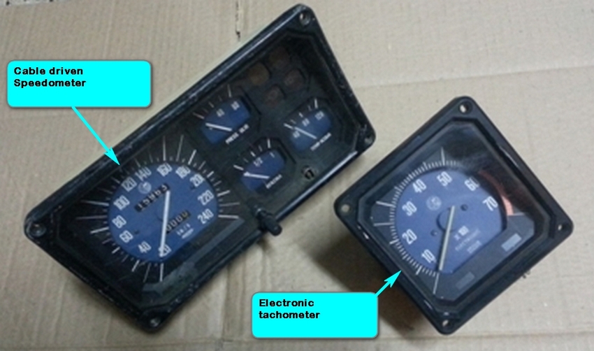 2 Split dash mechanical speedo, electronic tacho a.jpg